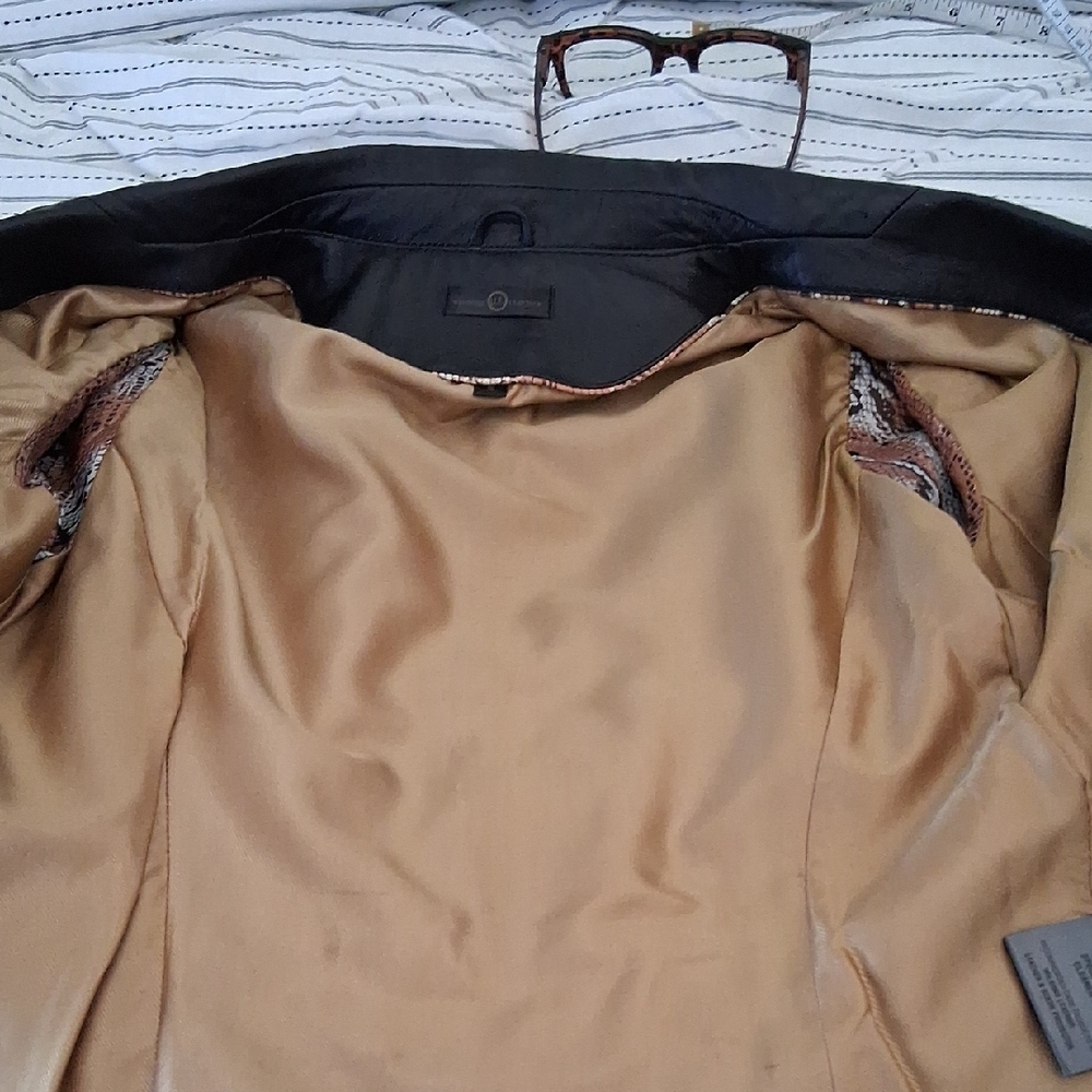 Wilson Dark Leather Blazer Jacket. Measure Under Arm 18 Inch. Shoulder 16 Across - Picture 4 of 8